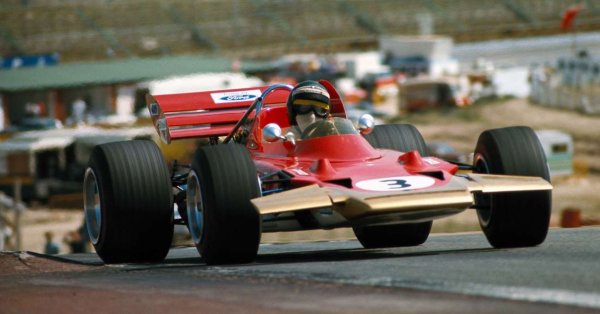 Седемдесет и пет състезания и 20 победи не звучат толкова впечатляващо в настоящата компания. Но Lotus 72 има асо в ръкава си. Той печели три шампионата при конструкторите и два шампионата при пилотите в шест сезона на състезания и неговите 20 победи са разпределени в пет сезона, а не само в един. Lotus 72 е специална състезателна кола.
Пълна иновация, когато е пусната на пазара, със спирачки, монтирани върху шасито и поставени отстрани радиатори, 72 е вероятно шедьовърът на Колин Чапман. Клиновидната форма е отклонение от предшестващите го автомобили от Формула 1 в стил „пура“. Дебютира в средата на сезон 1970 г. и след като се оттегля от първото си състезание с него, Йохен Ринт записва четири поредни победи. За съжаление една катастрофа в Монца слага край на живота на Ринт, но той и 72 вече имат достатъчно преднина,, за да може австриецът да спечели титлата посмъртно.
В предпоследното състезание за сезона Емерсон Фитипалди взема петата победа с колата, отдавайки по най-добри начин почит към Ринт. За сравнение 1971 г. беше угарна година.
Автомобилът е разработен чрез 72C, за да стане 72D, допълнен с емблематичната ливрея John Player Special. През 1972 г. Фитипалди печели пет победи и титлата, през 1973 г. още три, Рони Петерсен други четири, а Lotus печели титлата при конструкторите. Петерсен ще вземе още три победи със 72, сега във форма 72E, през 1974 г., преди колата да се затрудни през 1975 г., докато 77 бива разработен за следващата революция на Lotus F1. Никоя друга кола не е имала такъв успех като Lotus 72. Той държи рекорда за най-дълго време между първата и последната победа за шаси на F1.
